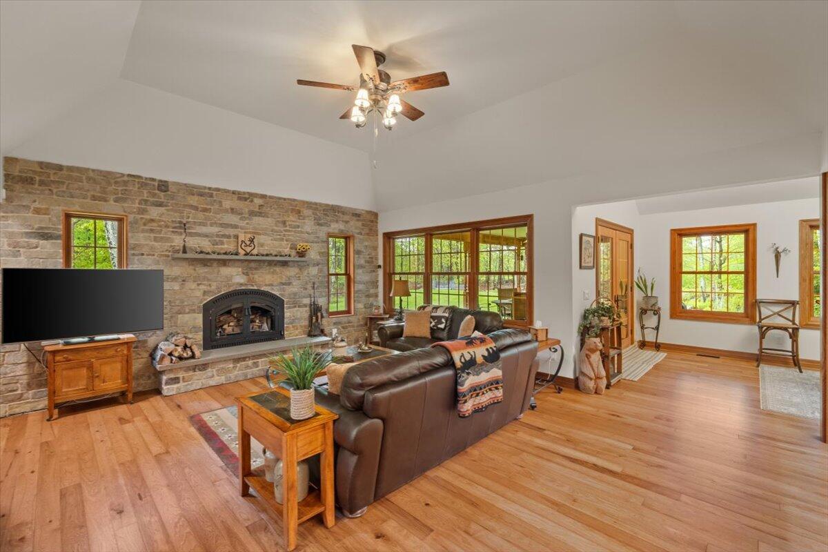 127 Timber Lake Drive, Canadensis, Pennsylvania image 9