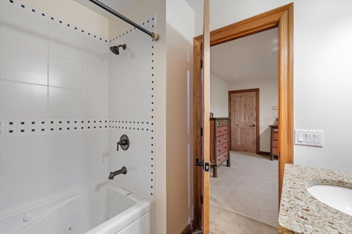 127 Timber Lake Drive, Canadensis, Pennsylvania image 32