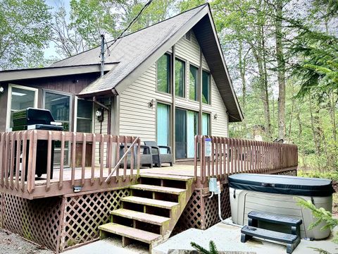 102 King Arthur Road Pocono Lake PA 18347
