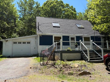 932 Cricket Lane Long Pond PA 18334