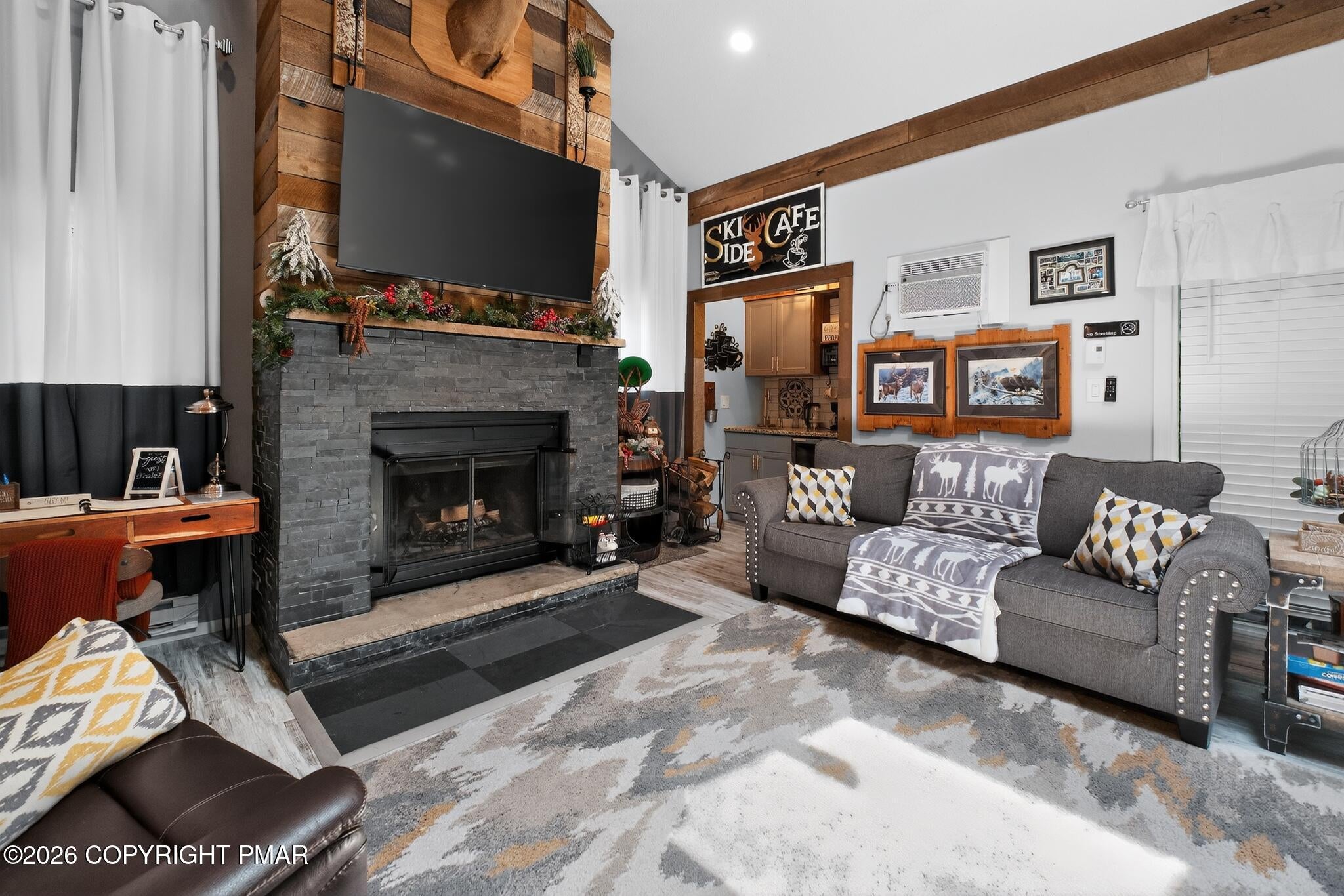15 Ski Side Court