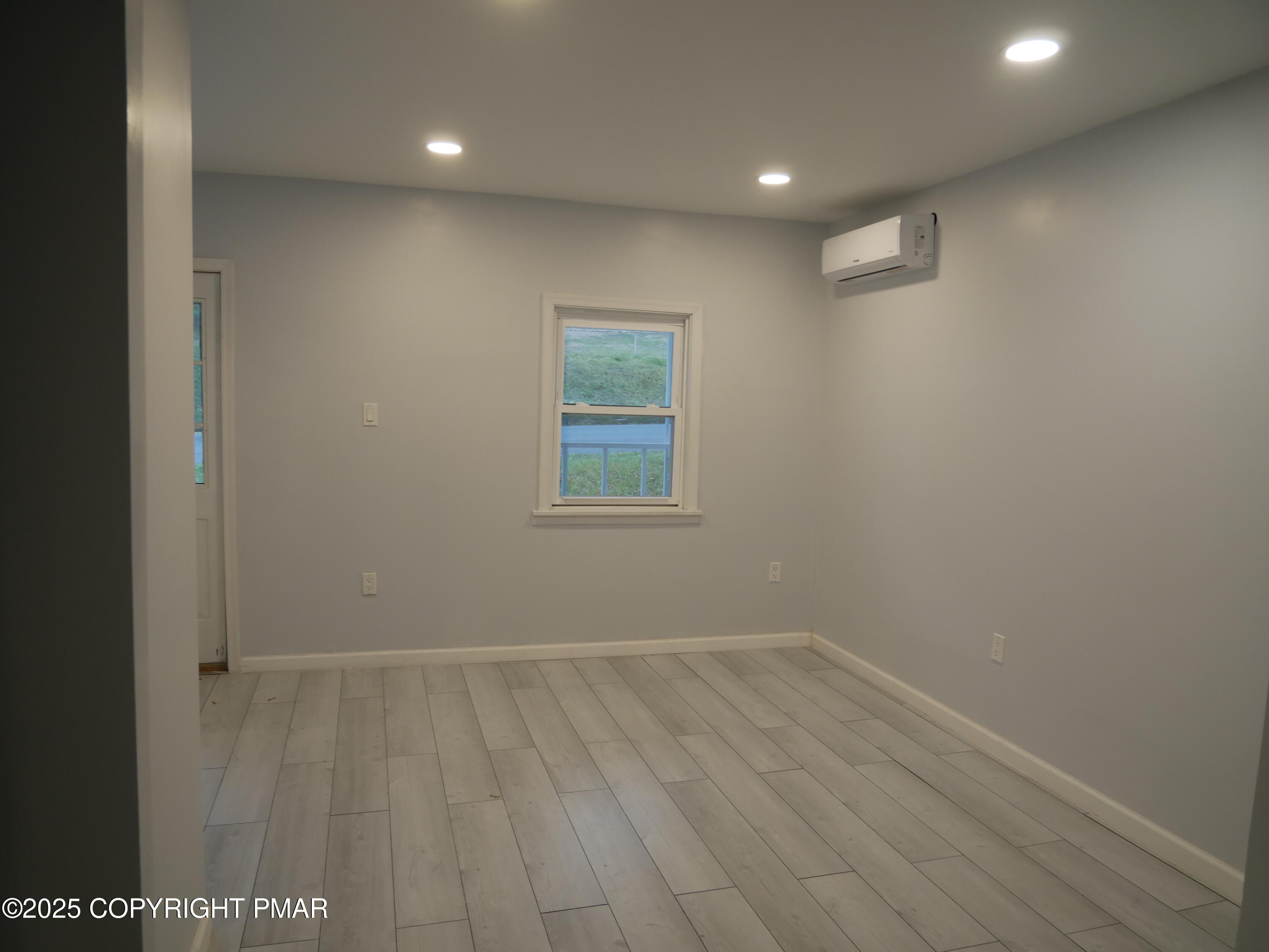 Coal Township, Pennsylvania 17866, United States, 4 Bedrooms Bedrooms, ,2 BathroomsBathrooms,Residential,Active,247734