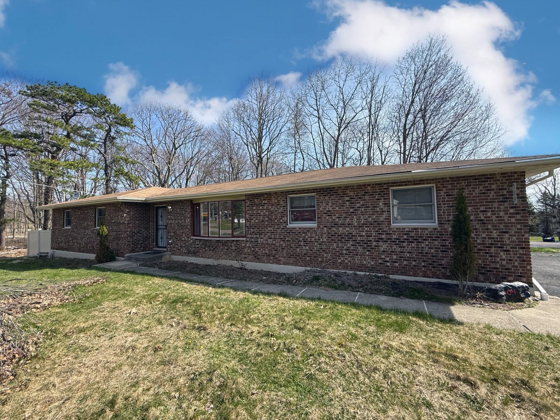 104 Sunset Drive, Mount Pocono, Pennsylvania image 1