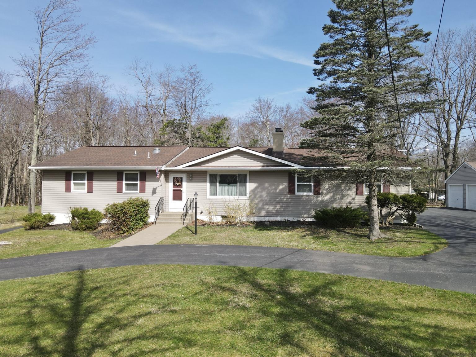 148 Summit Avenue, Pocono Summit, Pennsylvania image 1