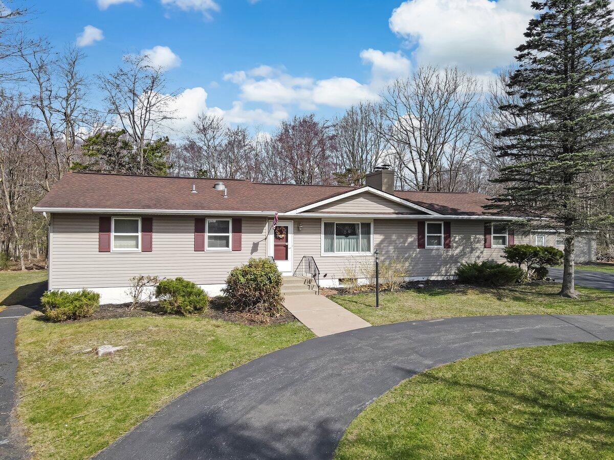 148 Summit Avenue, Pocono Summit, Pennsylvania image 1