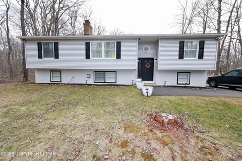 Homes For Sale - 212 Annette Marie Drive<br/> Long Pond, PA 18334