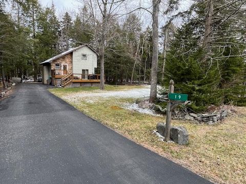 19 Louis Lane Gouldsboro PA 18424