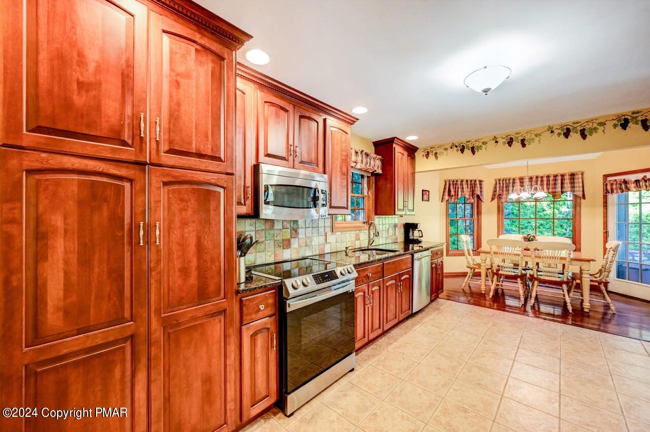 2265 Hillcrest Drive, Pocono Pines, Pennsylvania image 12