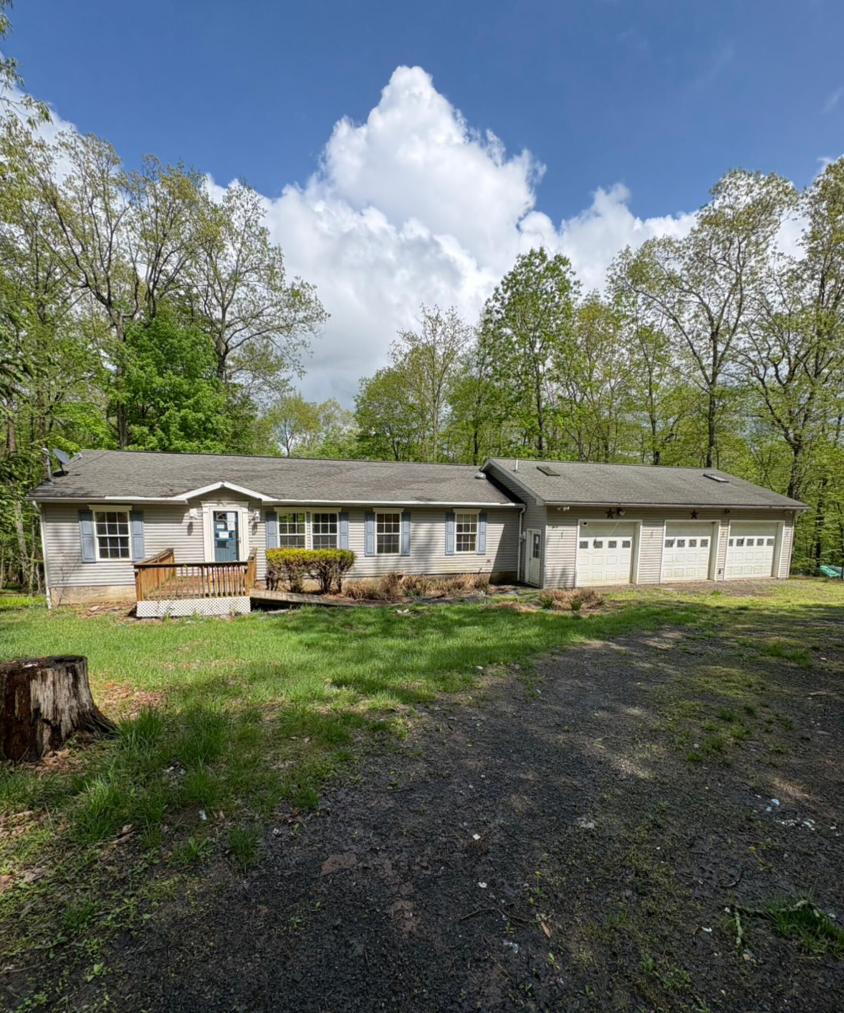 169 Robin Lane, East Stroudsburg, Pennsylvania image 1