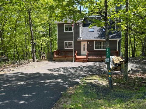 2001 Scarborough Way Bushkill PA 18324