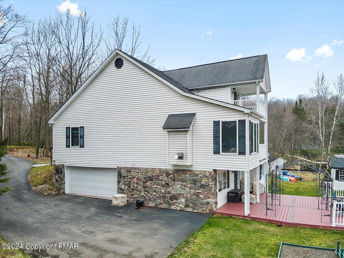 1429 Arrowhead Drive, Pocono Lake, Pennsylvania image 9