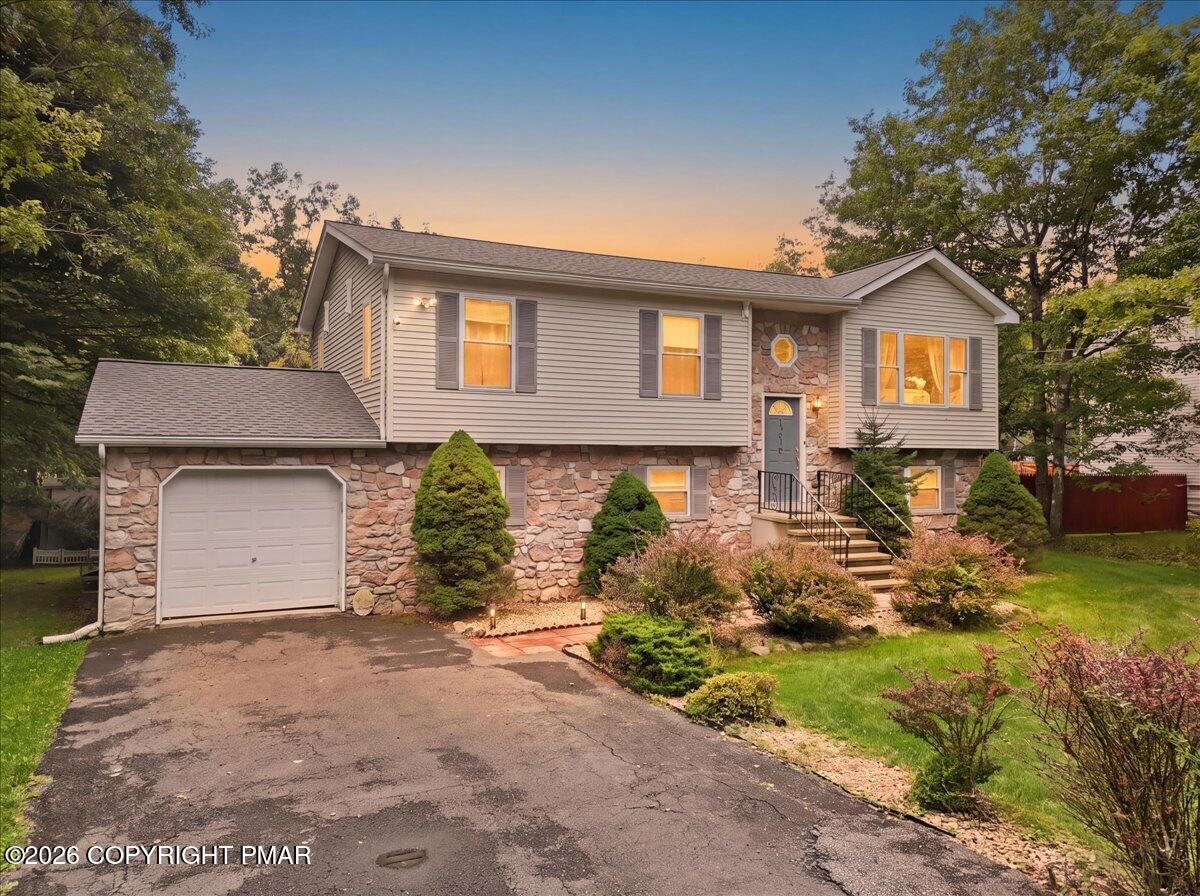 1216 Glade Drive
