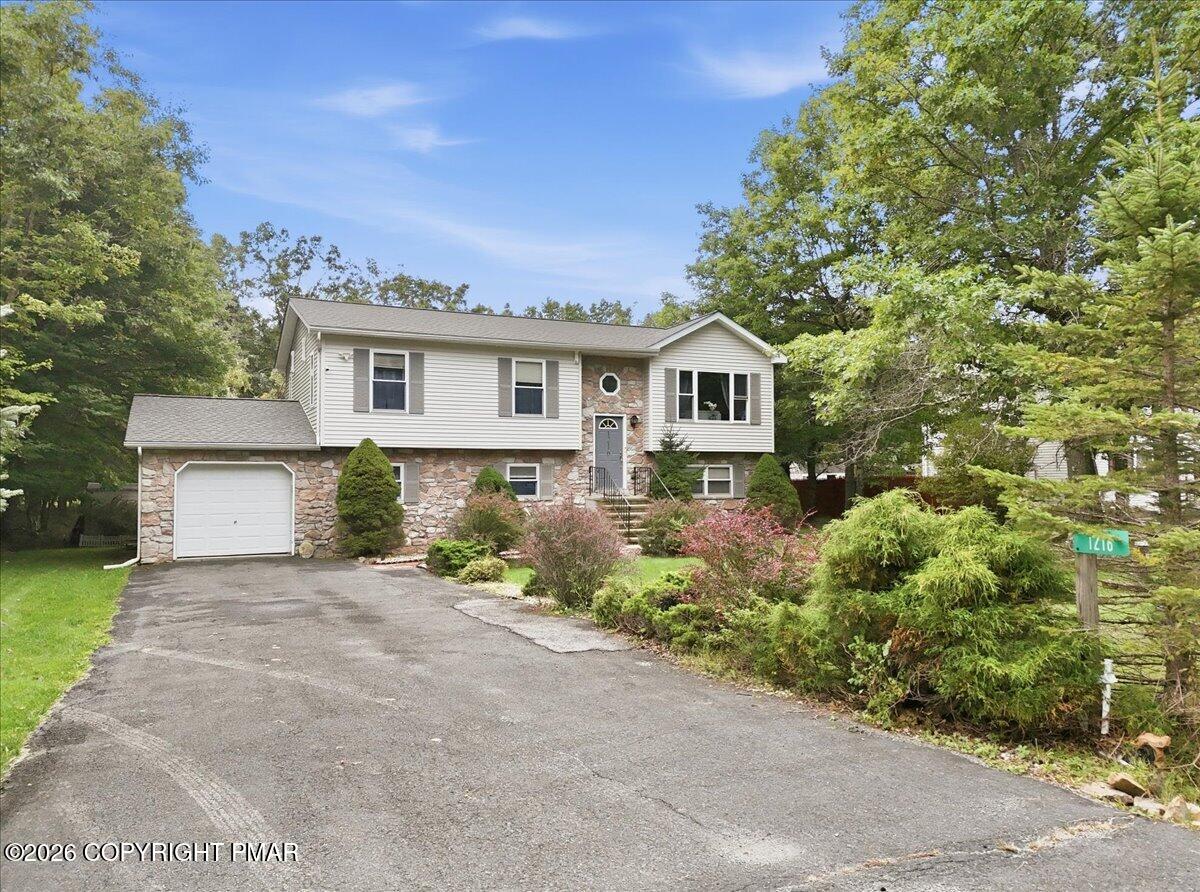 1216 Glade Drive
