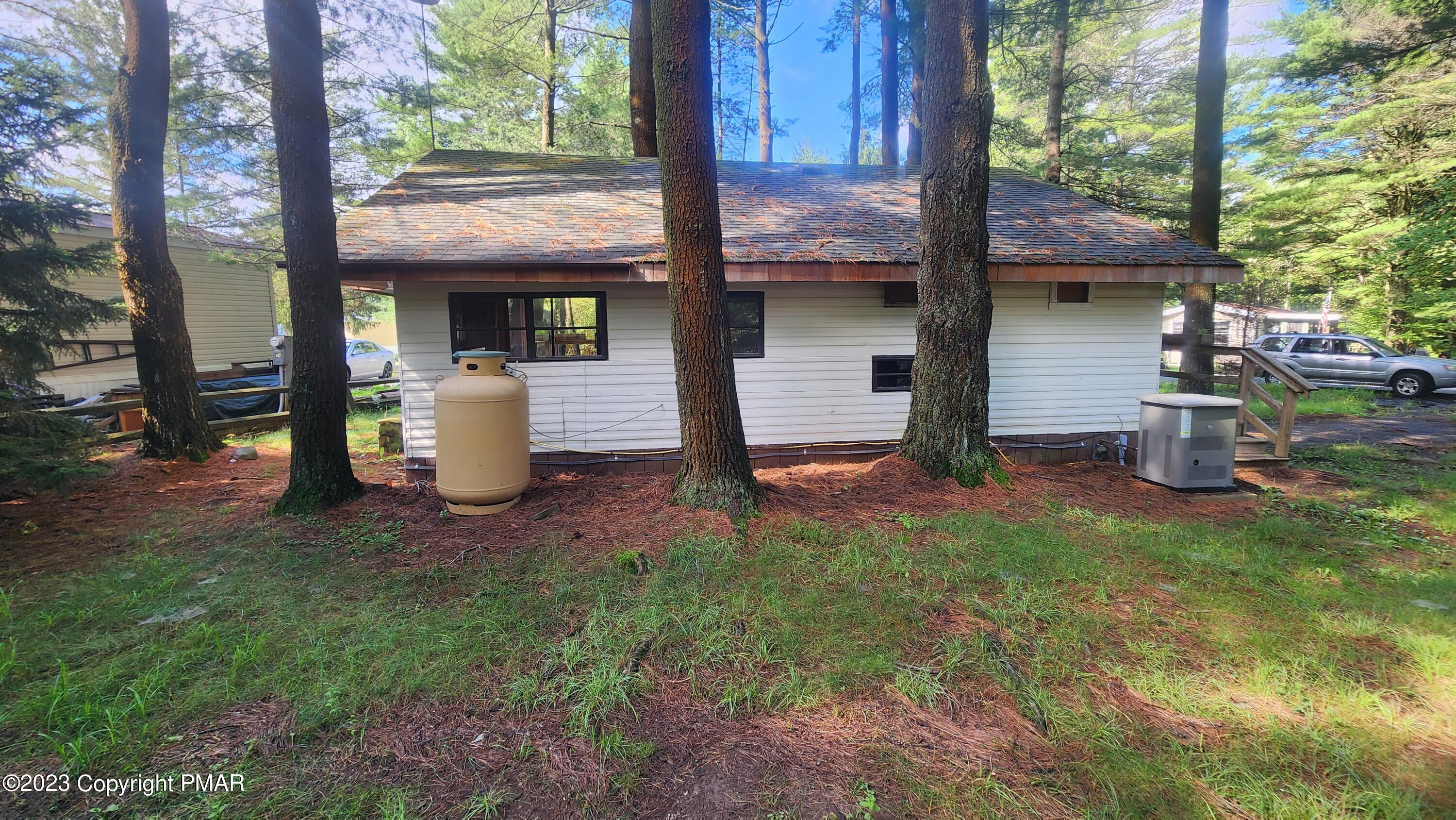 385 Campstead Circle, Blakeslee, Pennsylvania image 1