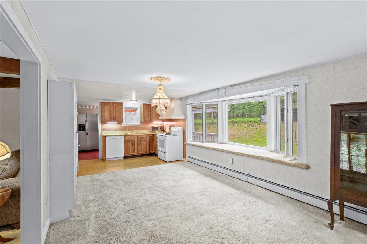 118 Deweys Drive