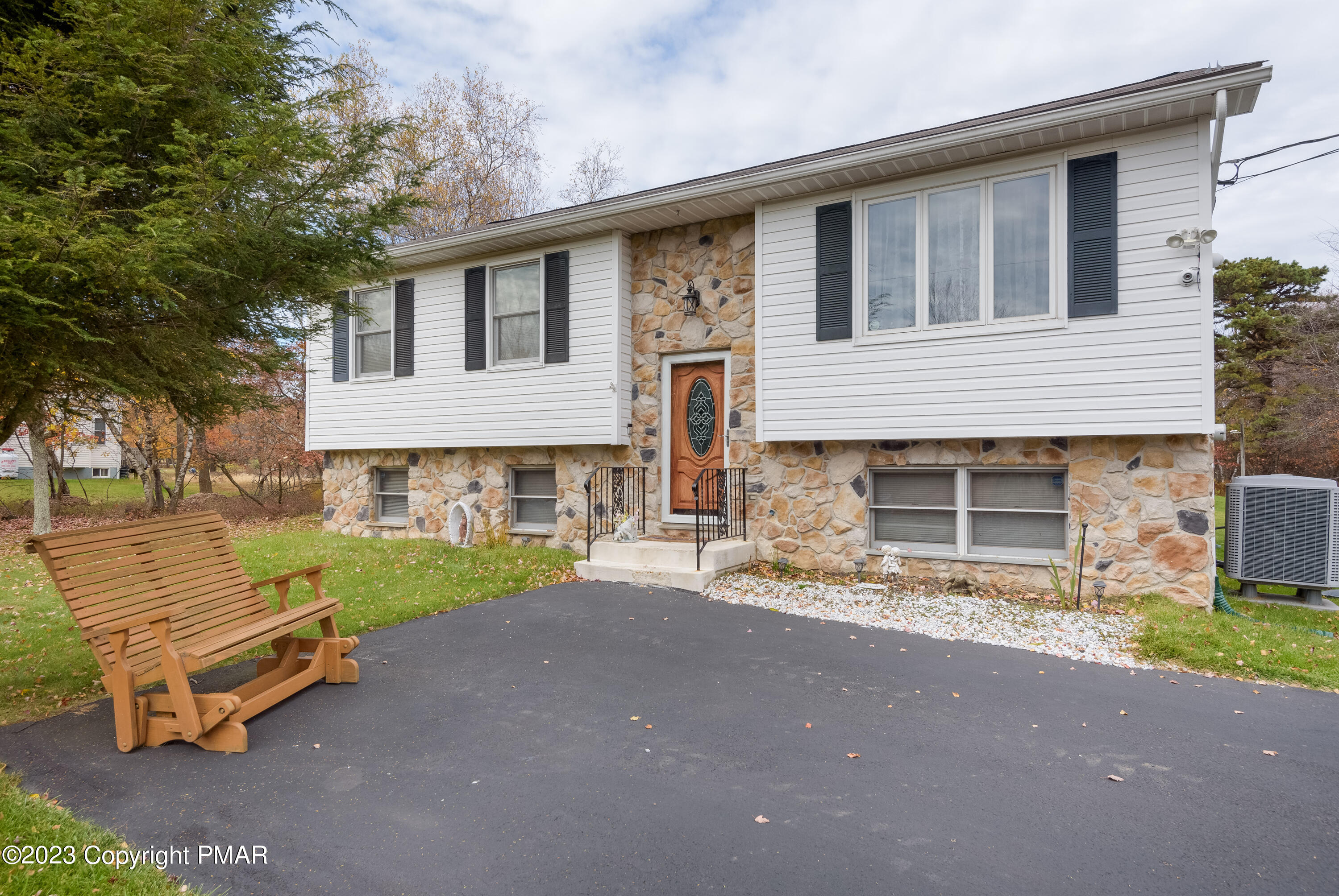 1977 Sun Valley Drive, Blakeslee, Pennsylvania image 1