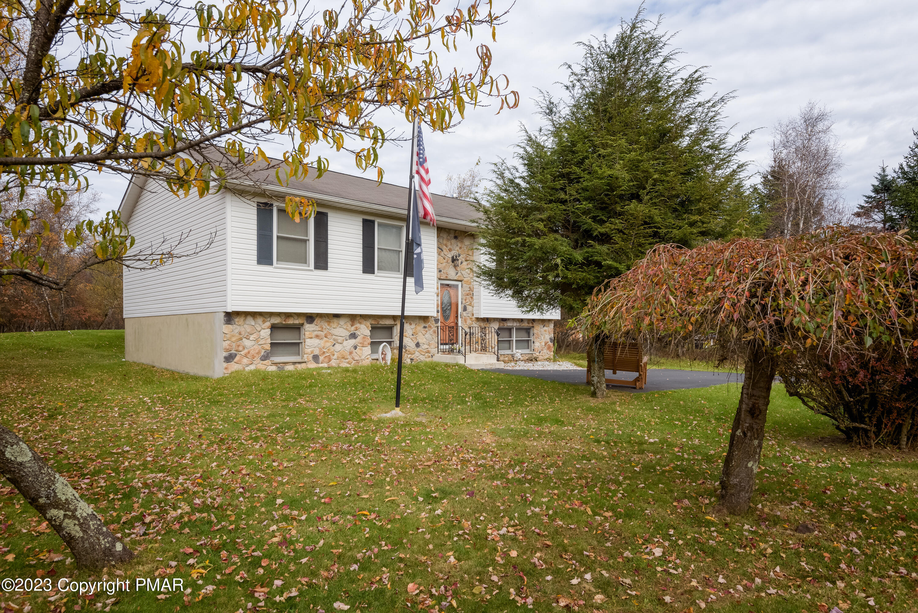 1977 Sun Valley Drive, Blakeslee, Pennsylvania image 3
