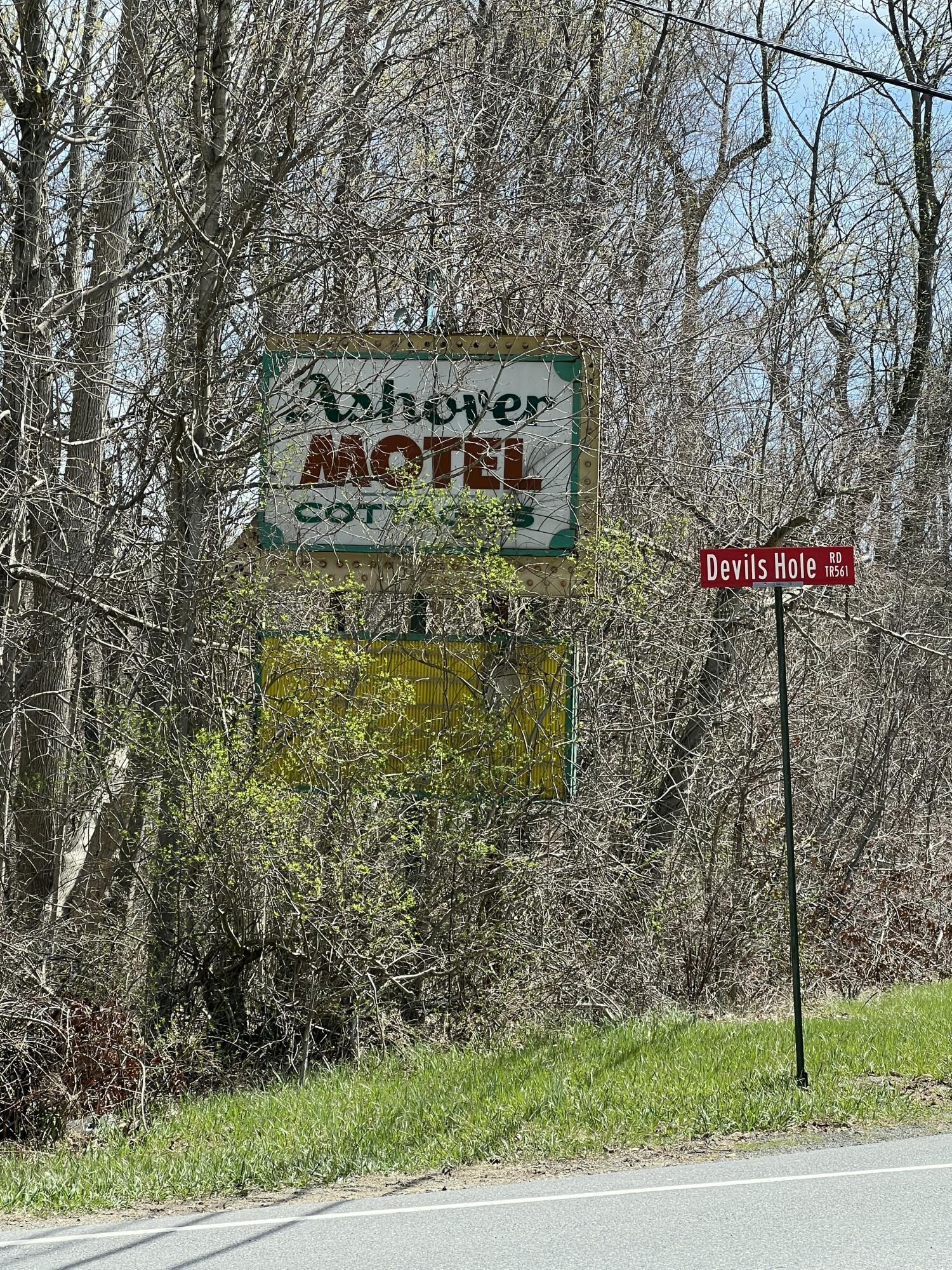 108 Devils Hole Road, Cresco, Pennsylvania image 1