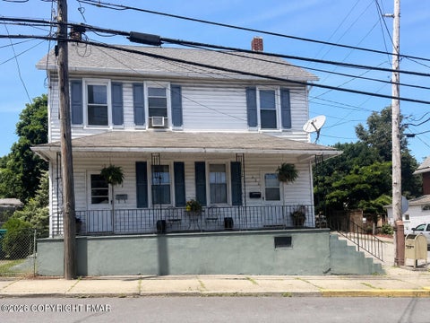 Homes For Rent - 225 E Pennsylvania Avenue<br/> Pen Argyl, PA 18072