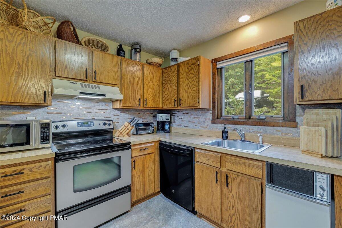 129 Cross Country Lane, Tannersville, Pennsylvania image 4