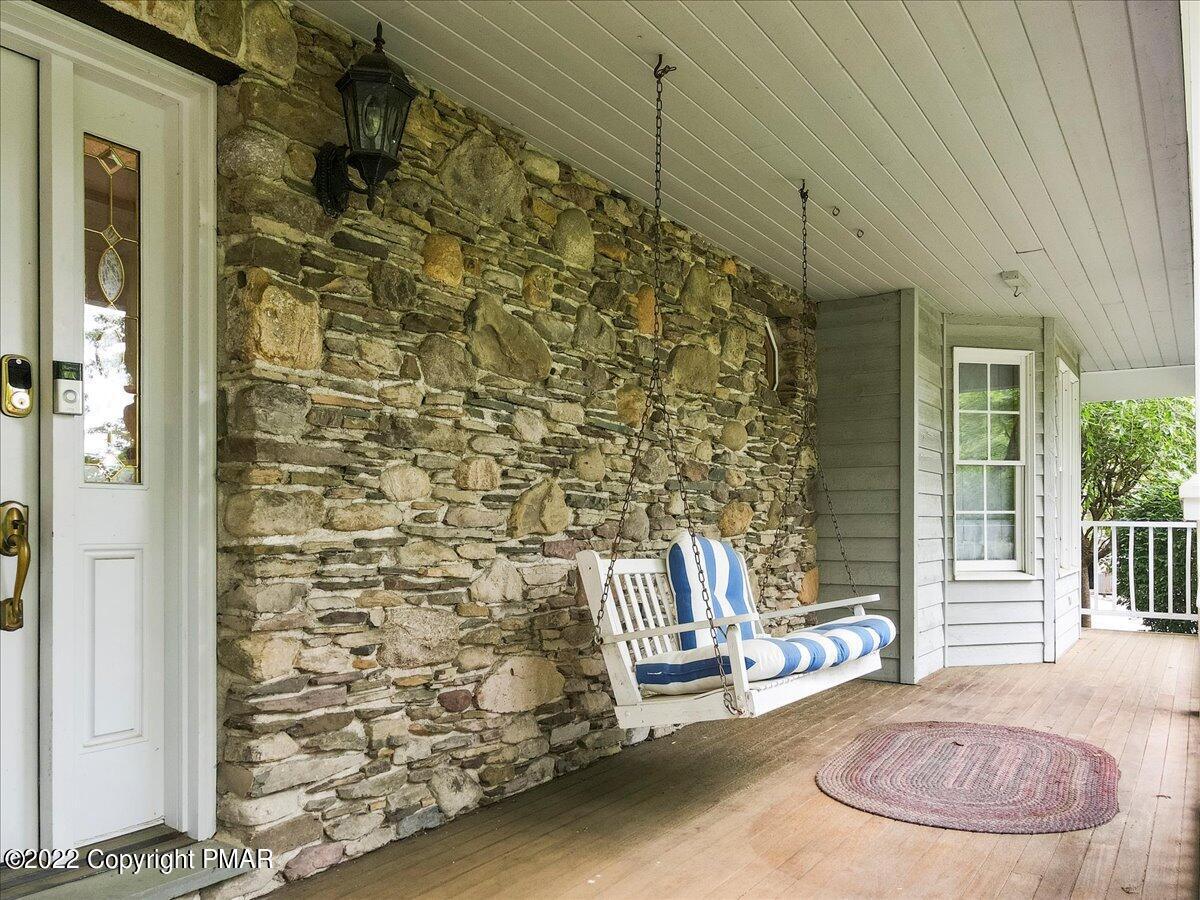 3358 Mountain View Drive