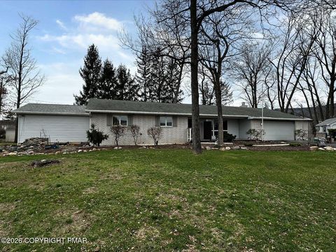 Homes For Sale - 1055 Pine Tree Drive<br/> Lehigh County, Slatington, PA 18080