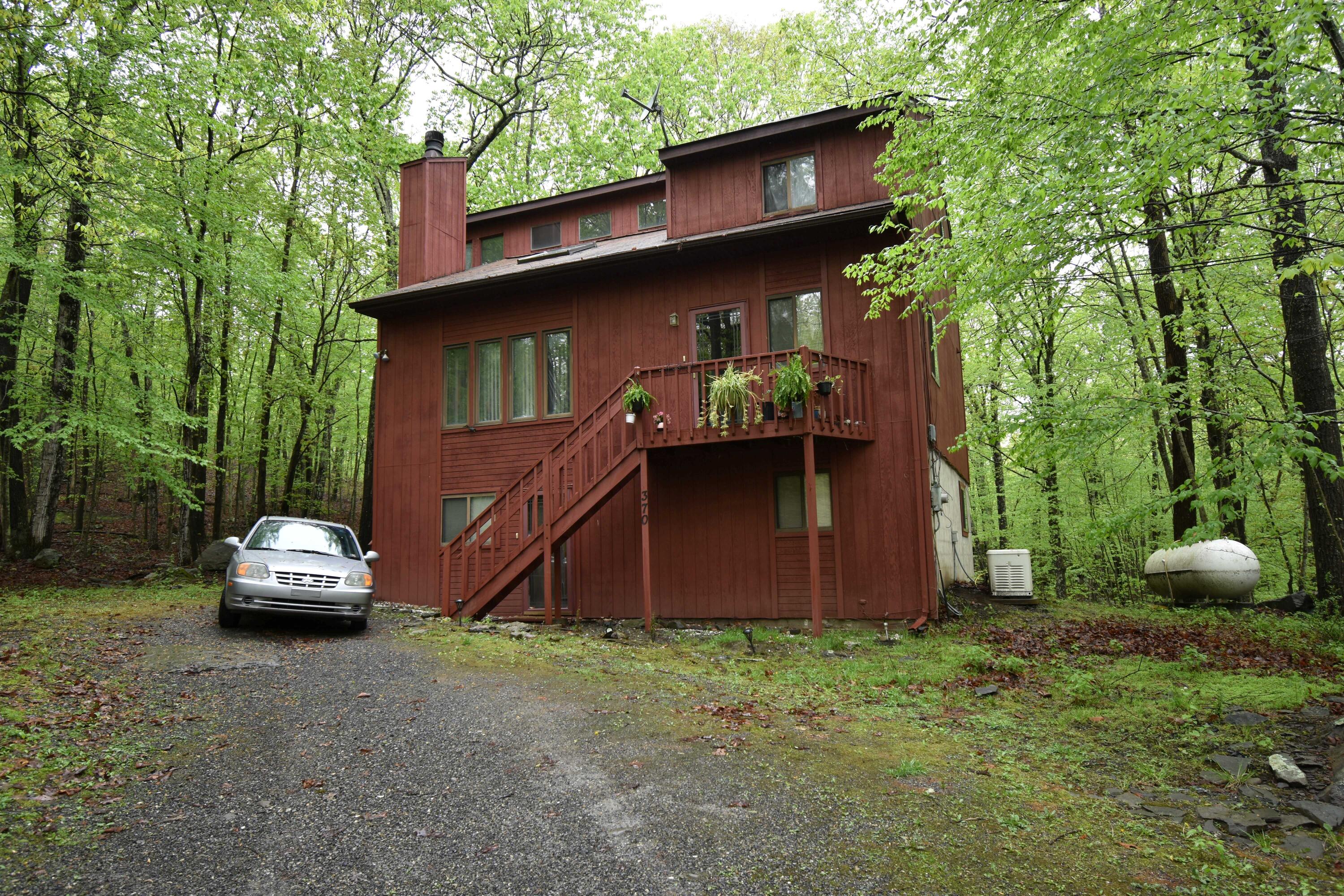 158 Saunders Drive, Bushkill, Pennsylvania image 1
