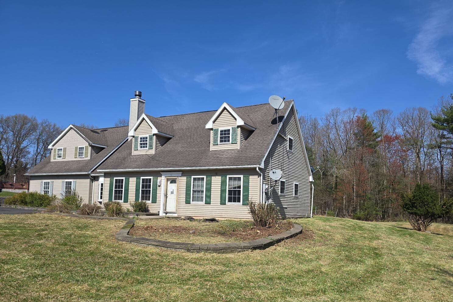 2250 Suburban Lane, Effort, Pennsylvania image 2
