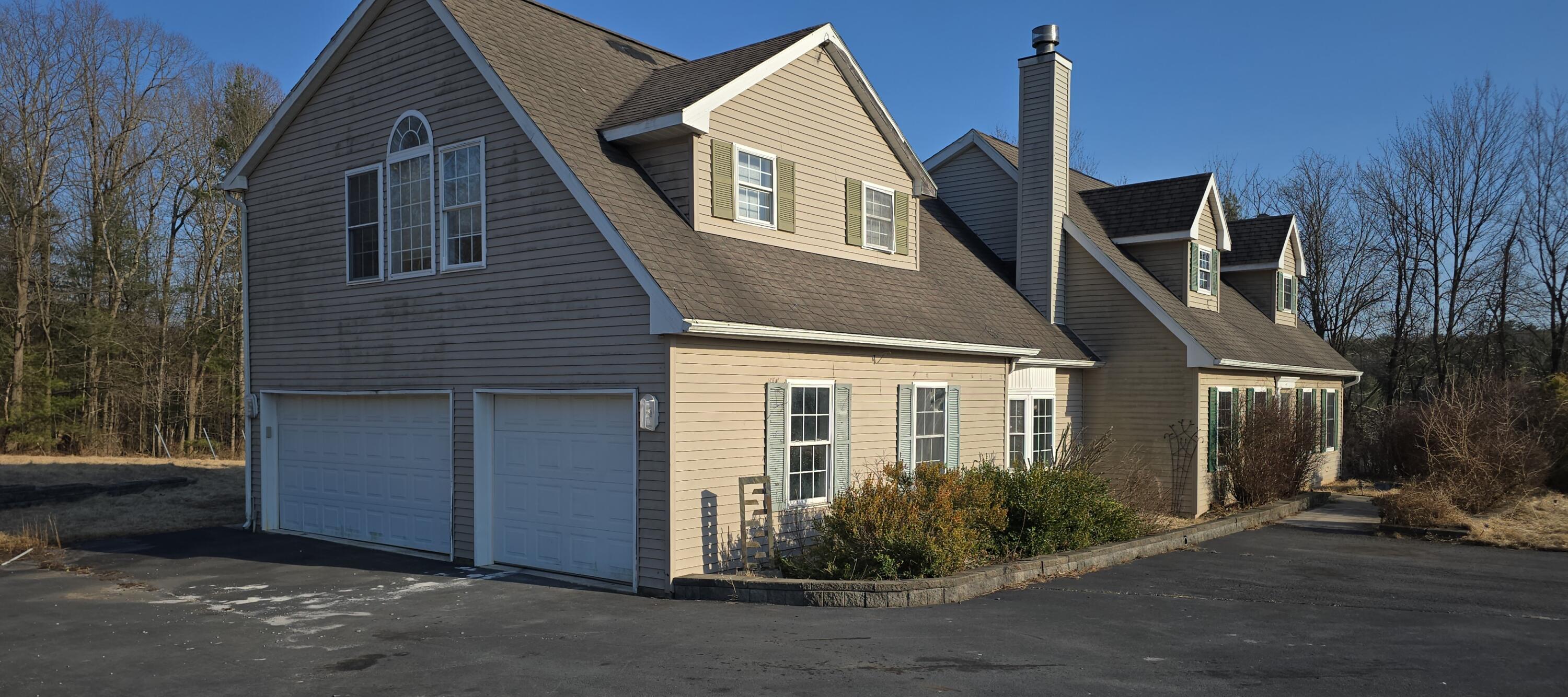 2250 Suburban Lane, Effort, Pennsylvania image 2