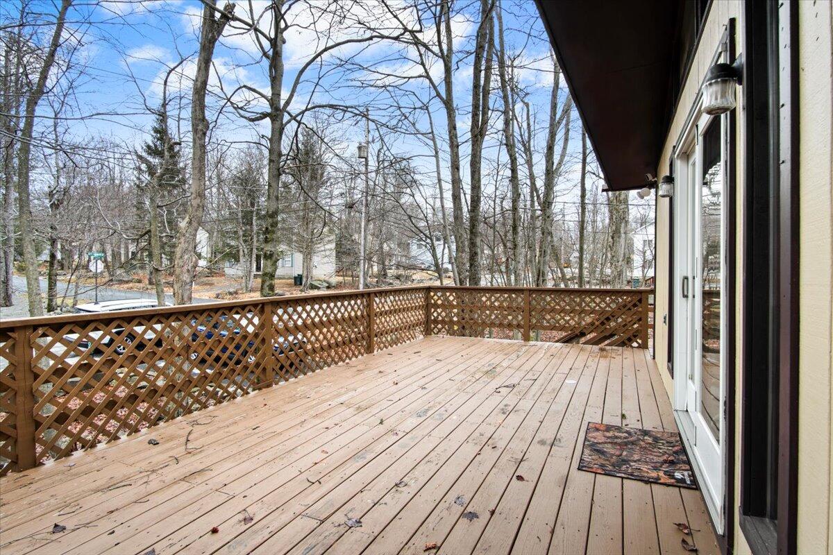 8062 Red Squirrel Drive, Tobyhanna, Pennsylvania image 12