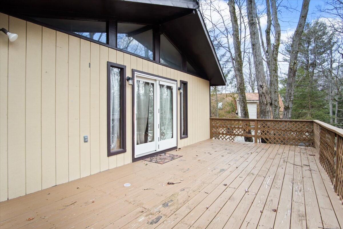 8062 Red Squirrel Drive, Tobyhanna, Pennsylvania image 3