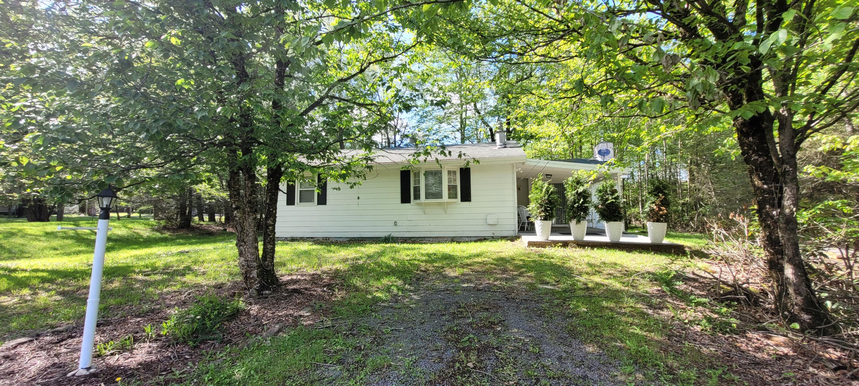 7 Holiday Court, Albrightsville, Pennsylvania image 1