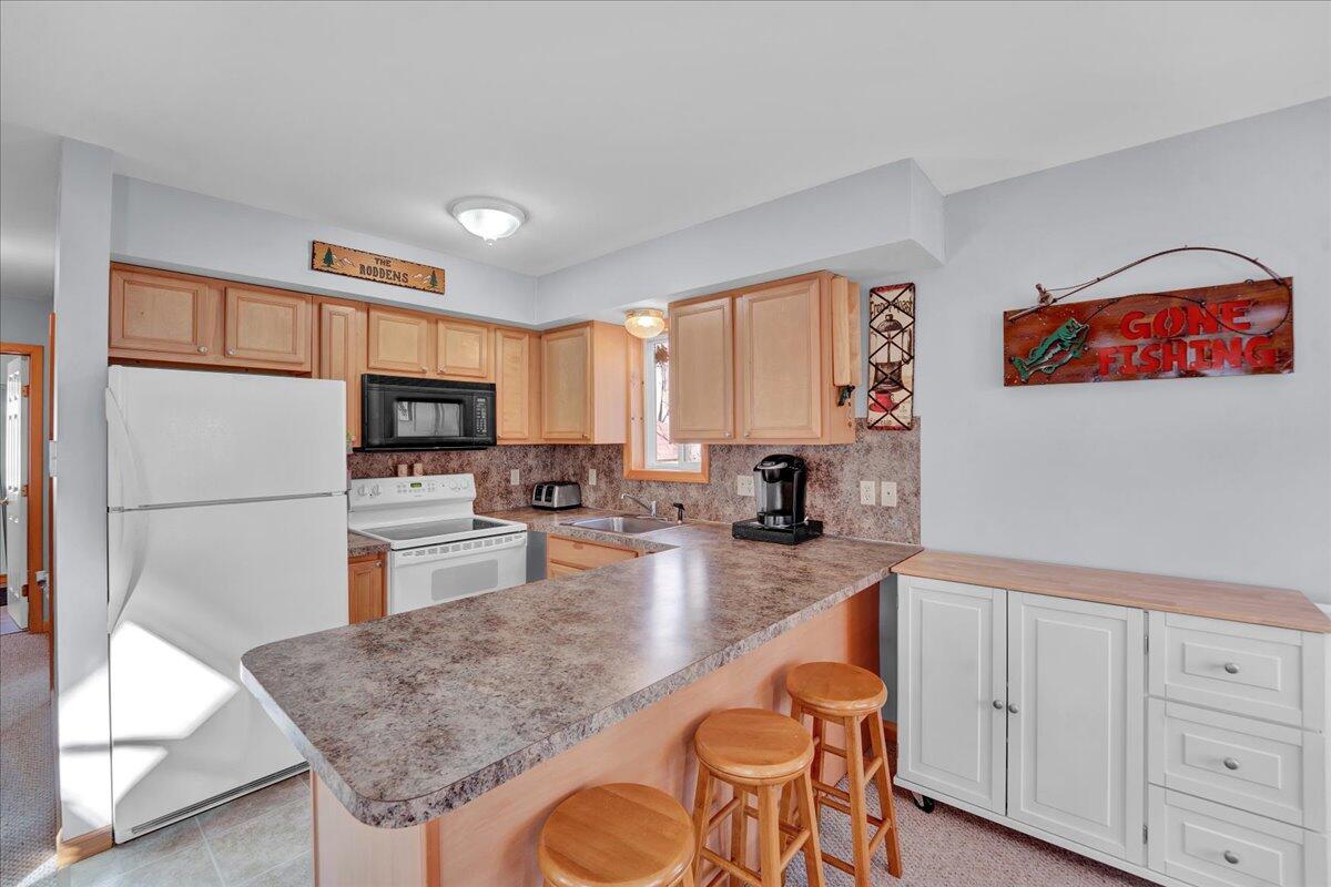 1565 Lake Lane, Pocono Lake, Pennsylvania image 13