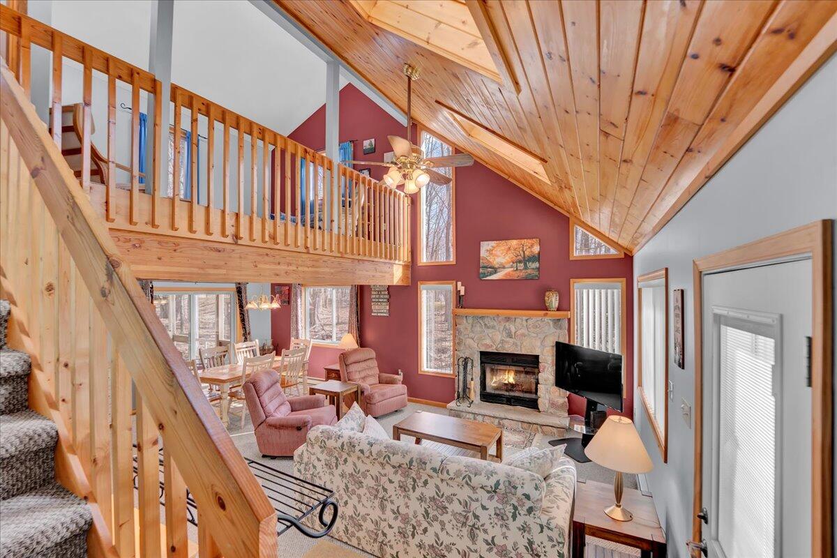 1565 Lake Lane, Pocono Lake, Pennsylvania image 23