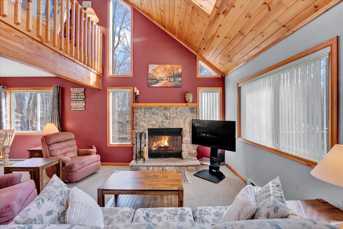 1565 Lake Lane, Pocono Lake, Pennsylvania image 2