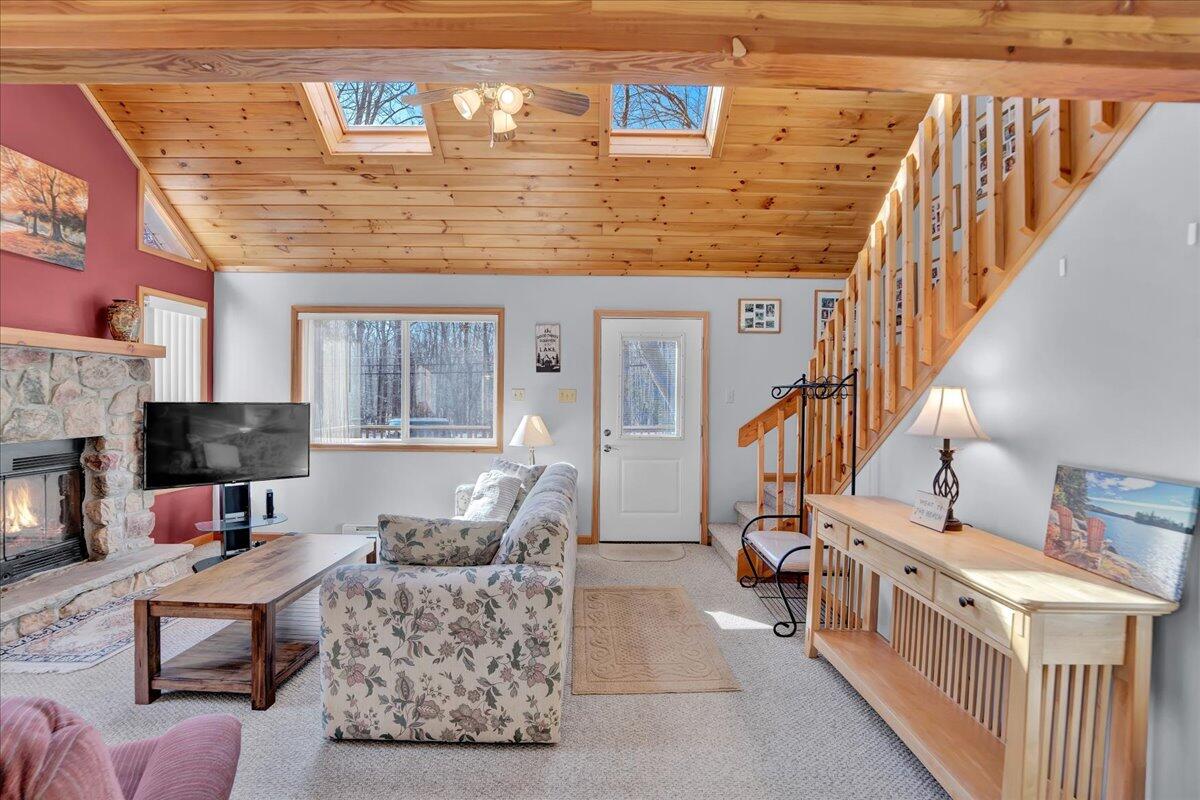 1565 Lake Lane, Pocono Lake, Pennsylvania image 5