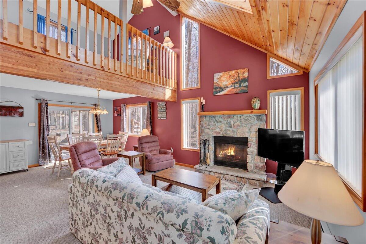 1565 Lake Lane, Pocono Lake, Pennsylvania image 10