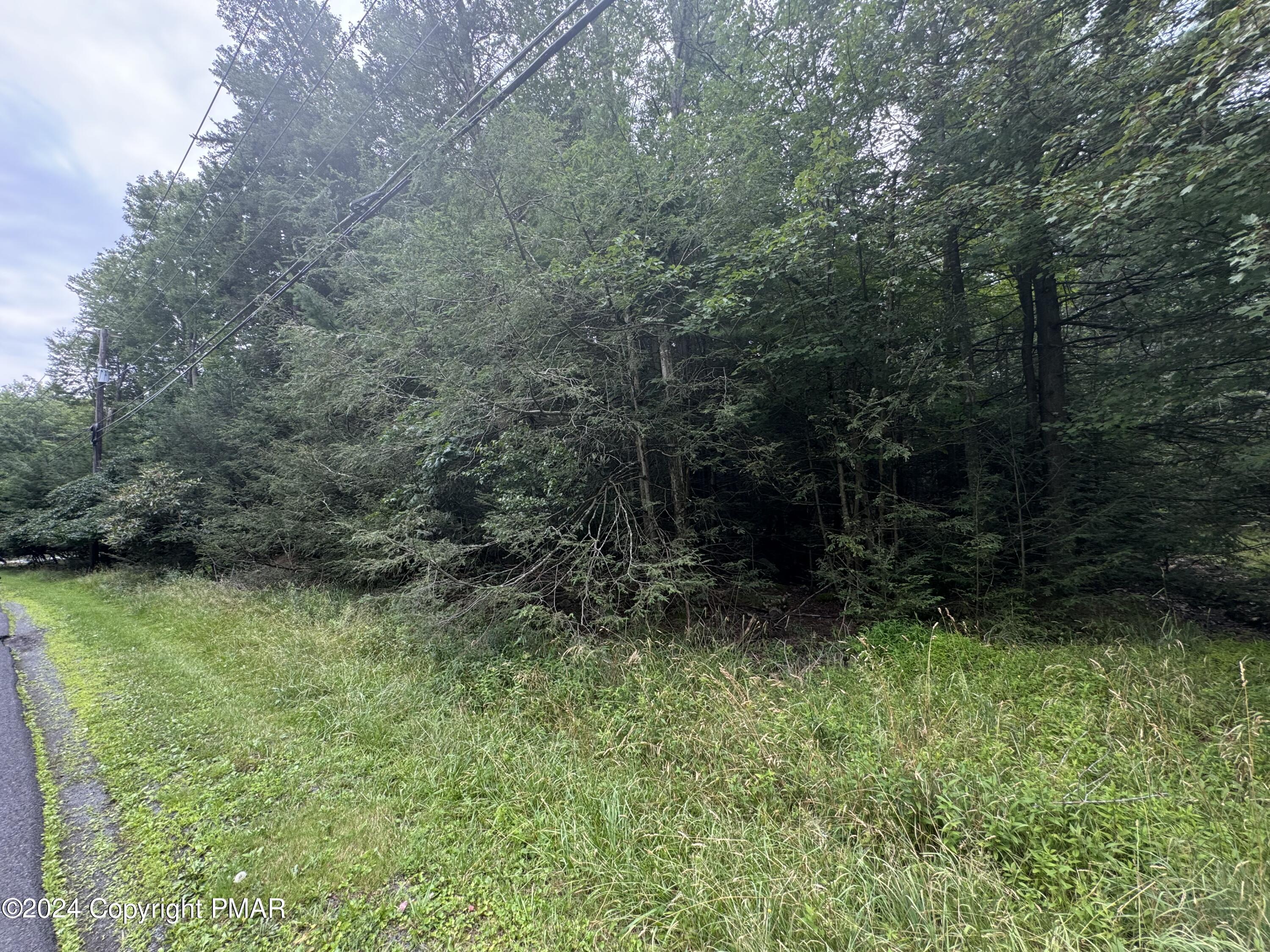 401 Whisper Dr 401 Drive, Pocono Summit, Pennsylvania image 2