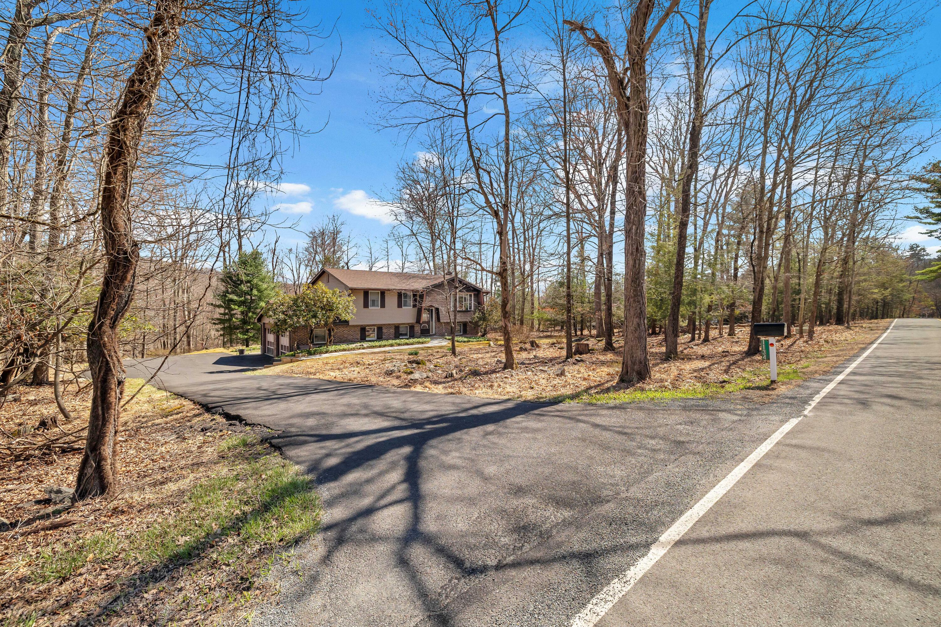 1134 Scotrun Drive, Scotrun, Pennsylvania image 3