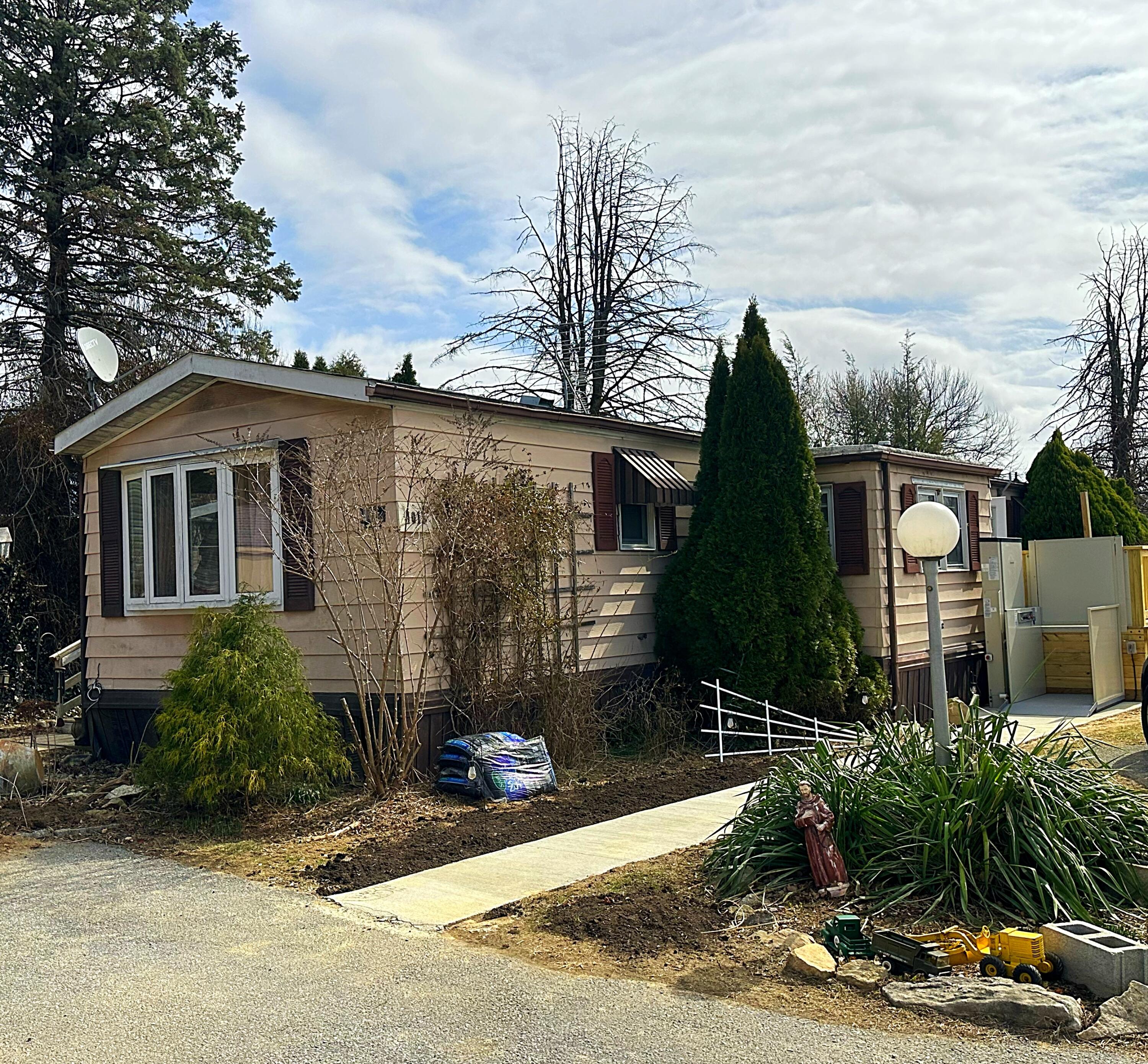 1017 Cherry Tree Crossing, Breinigsville, Pennsylvania image 1