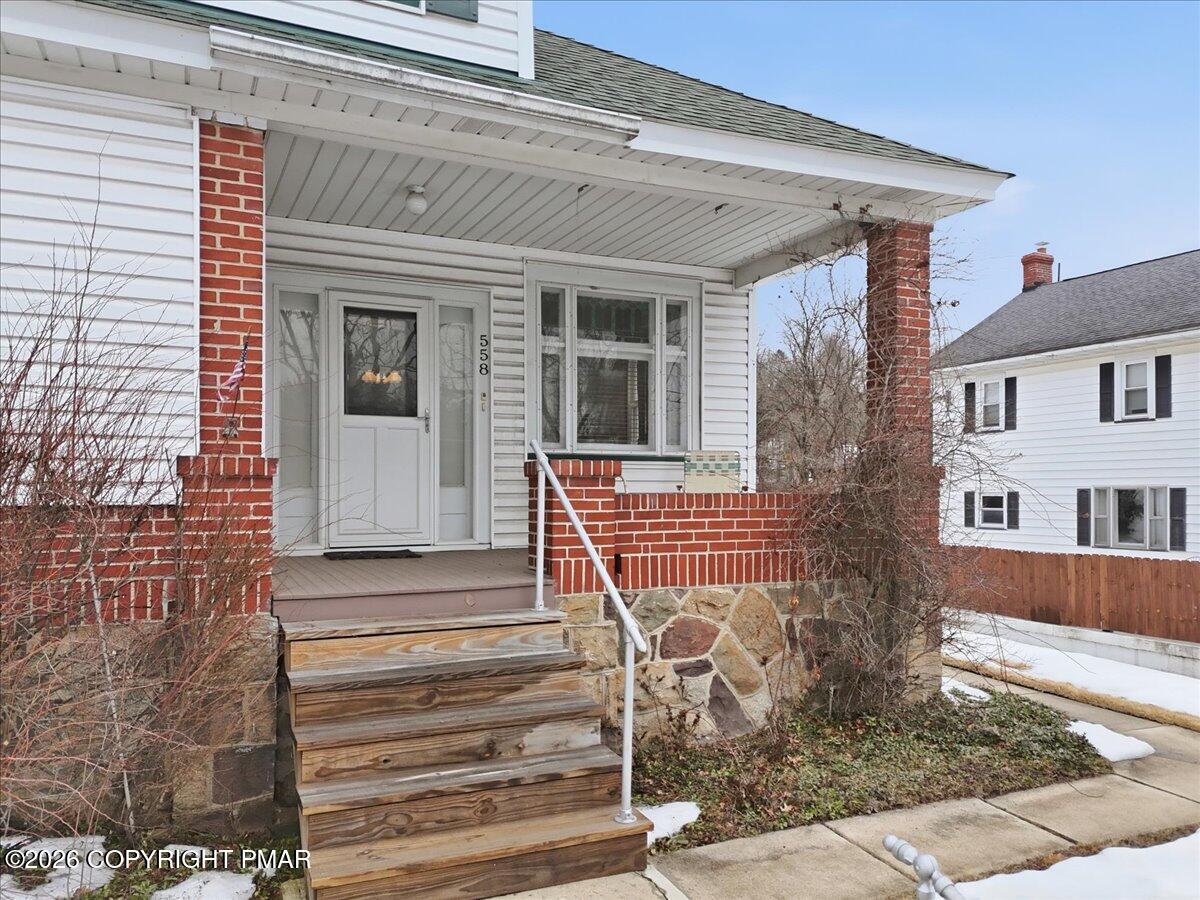 558 Mahoning Drive E