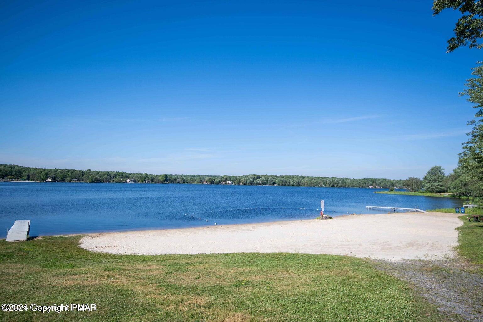 Lake View Court, Pocono Lake, Pennsylvania image 7