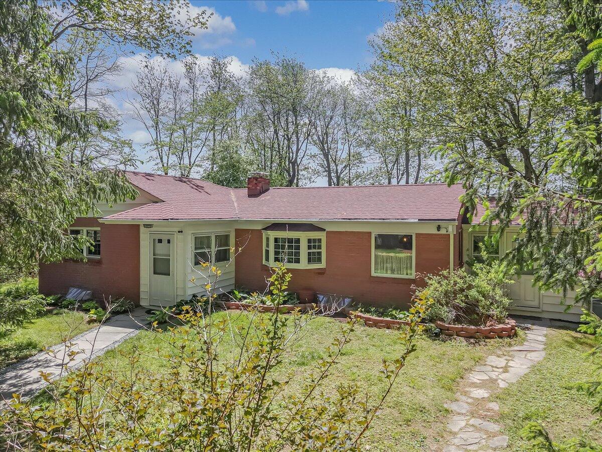 1144 Lexington Avenue, Pocono Summit, Pennsylvania image 3