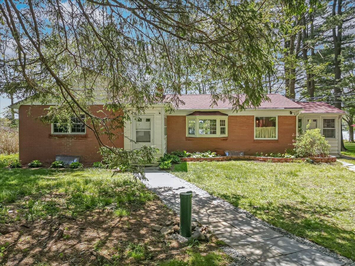 1144 Lexington Avenue, Pocono Summit, Pennsylvania image 2