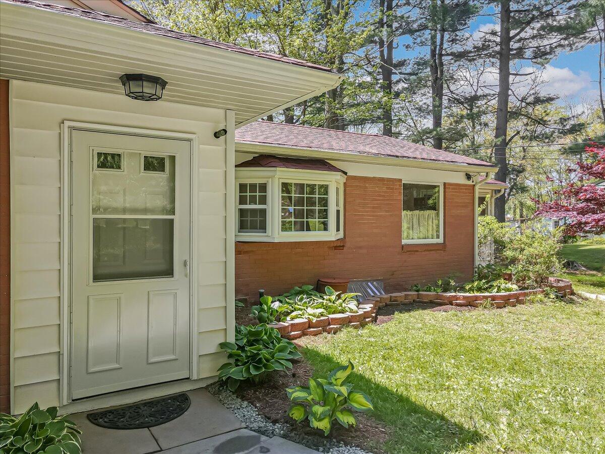 1144 Lexington Avenue, Pocono Summit, Pennsylvania image 8
