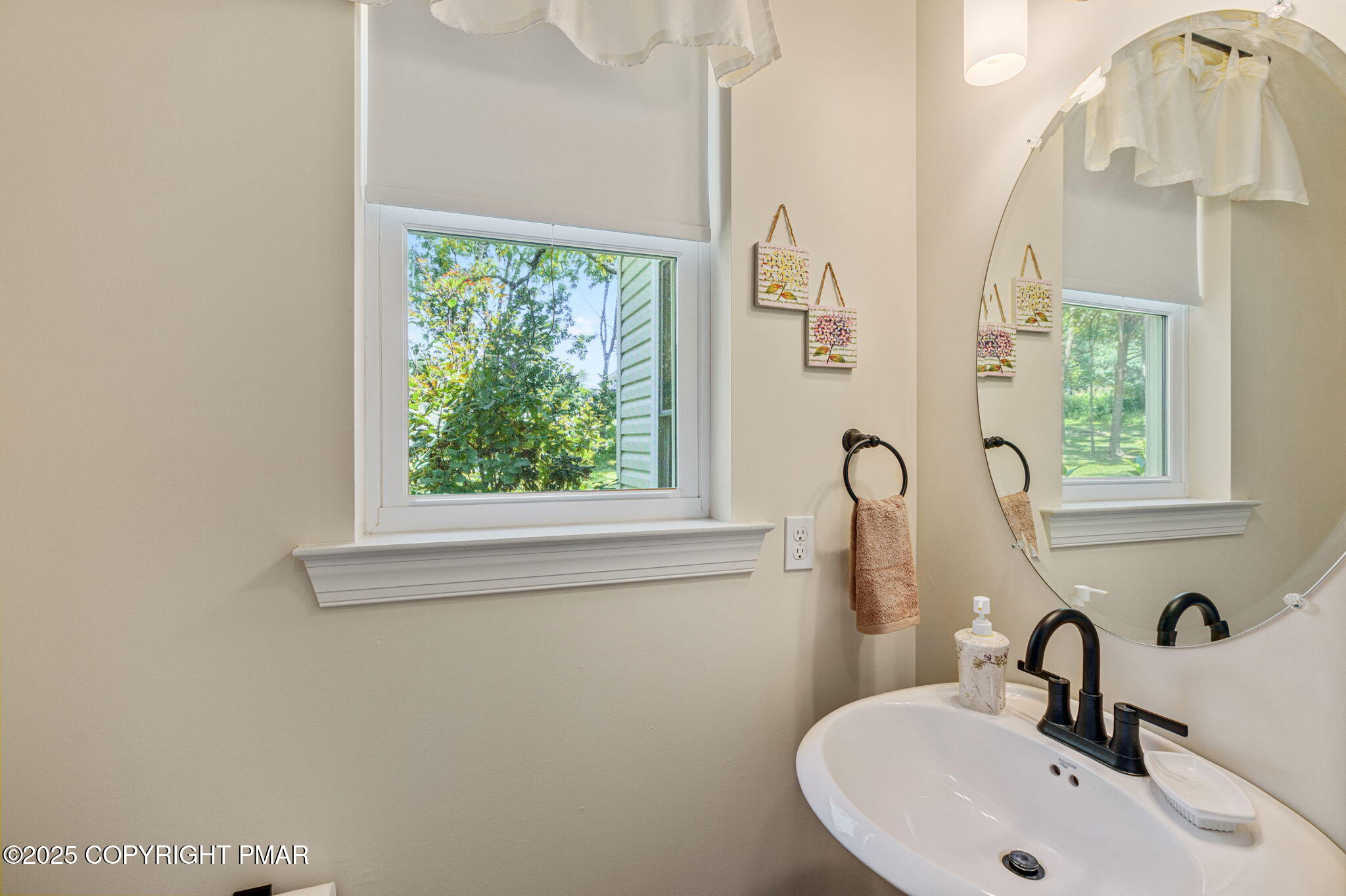 Breinigsville, Pennsylvania 18031, United States, 4 Bedrooms Bedrooms, ,3 BathroomsBathrooms,Residential,Pending,187423