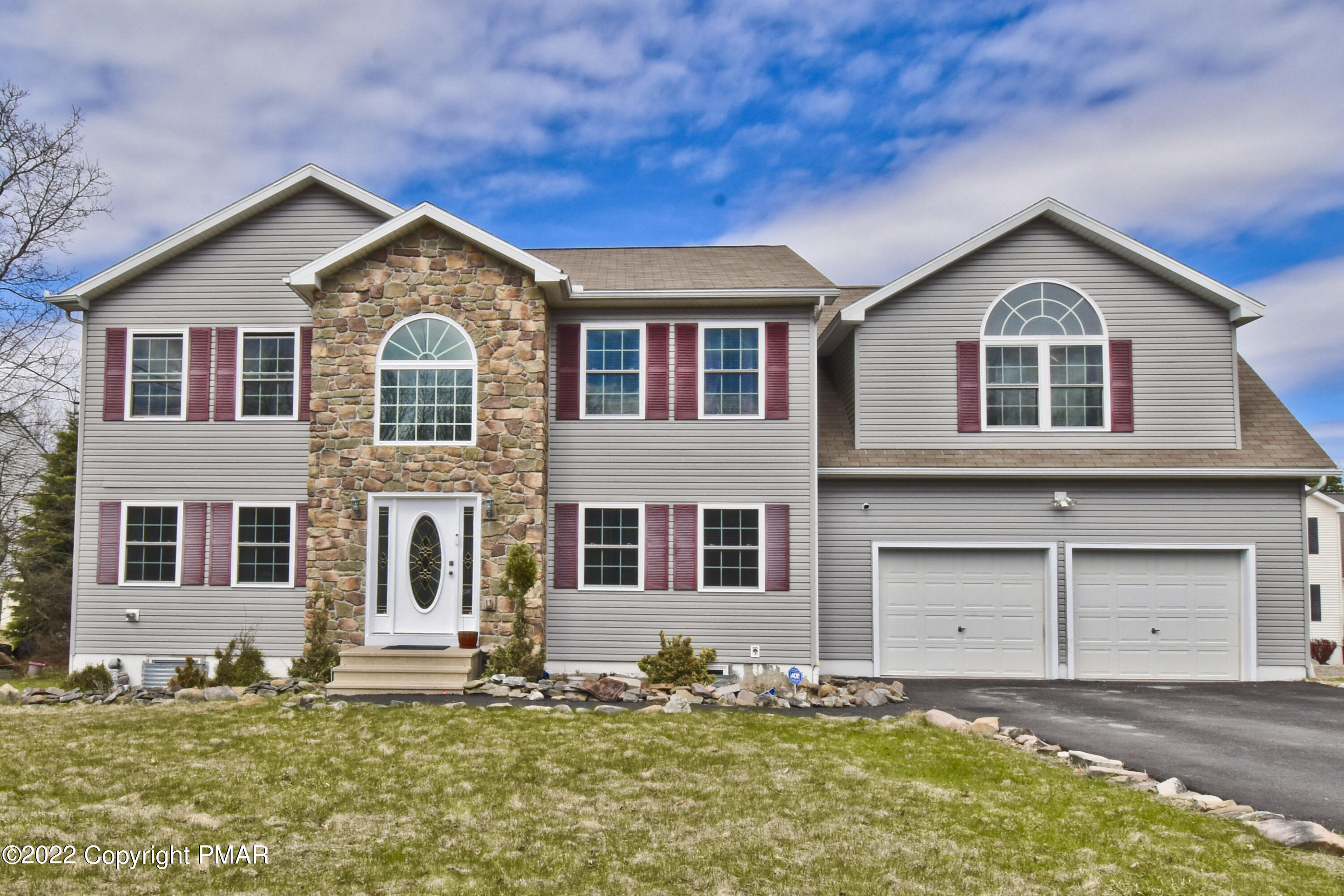 1091 Clover Road, Long Pond, Pennsylvania image 2