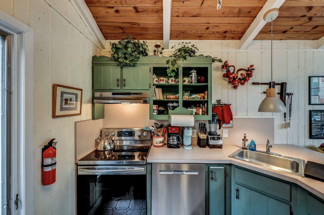 6206 Lakeview Drive, Pocono Pines, Pennsylvania image 38