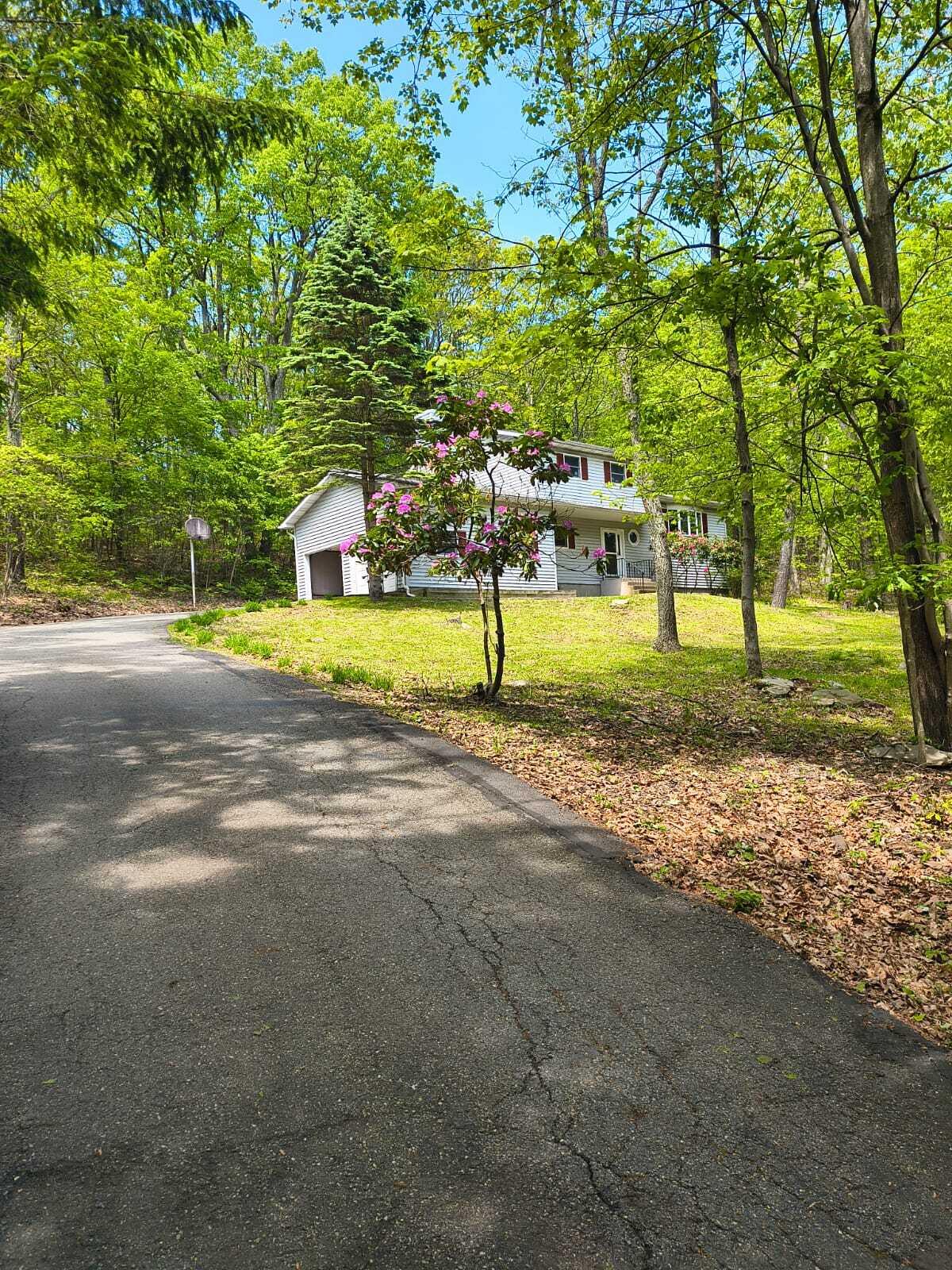 1019 Jackson View Road, Stroudsburg, Pennsylvania image 1