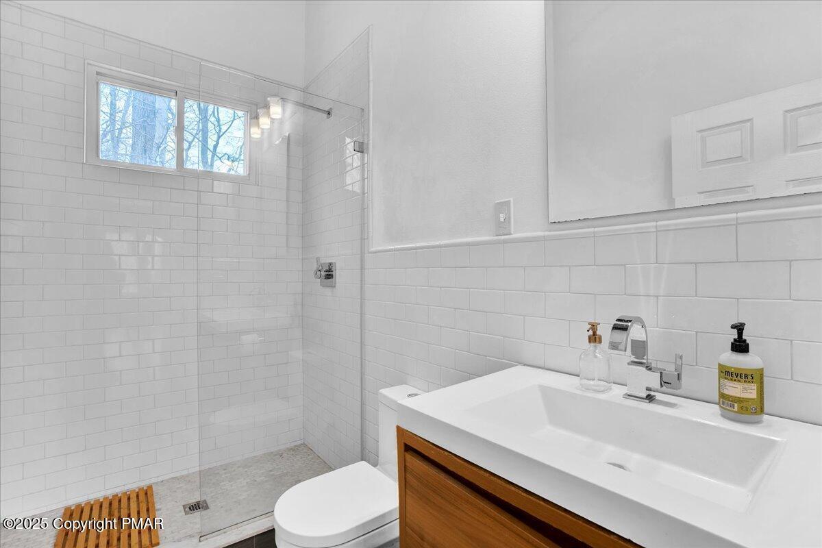 9871 Deerwood Drive, Tobyhanna, Pennsylvania image 16